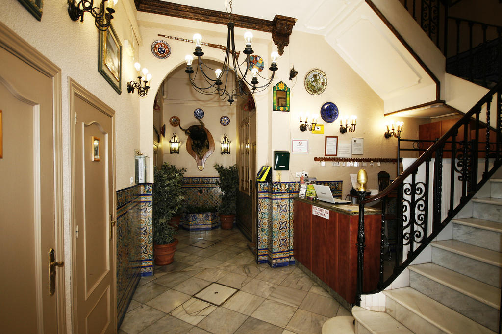 Hostal Van Gogh Sevilla Exteriör bild