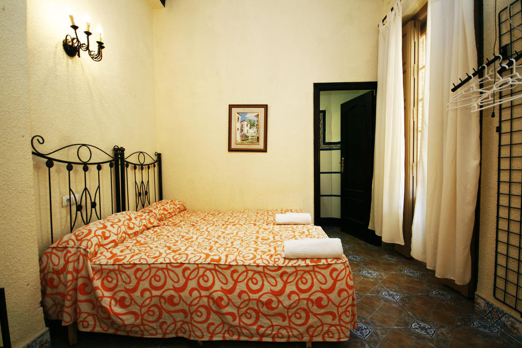Hostal Van Gogh Sevilla Exteriör bild