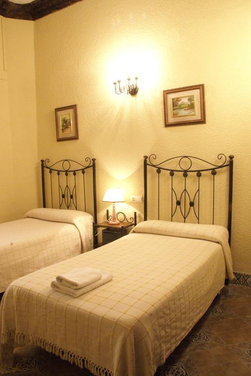 Hostal Van Gogh Sevilla Exteriör bild